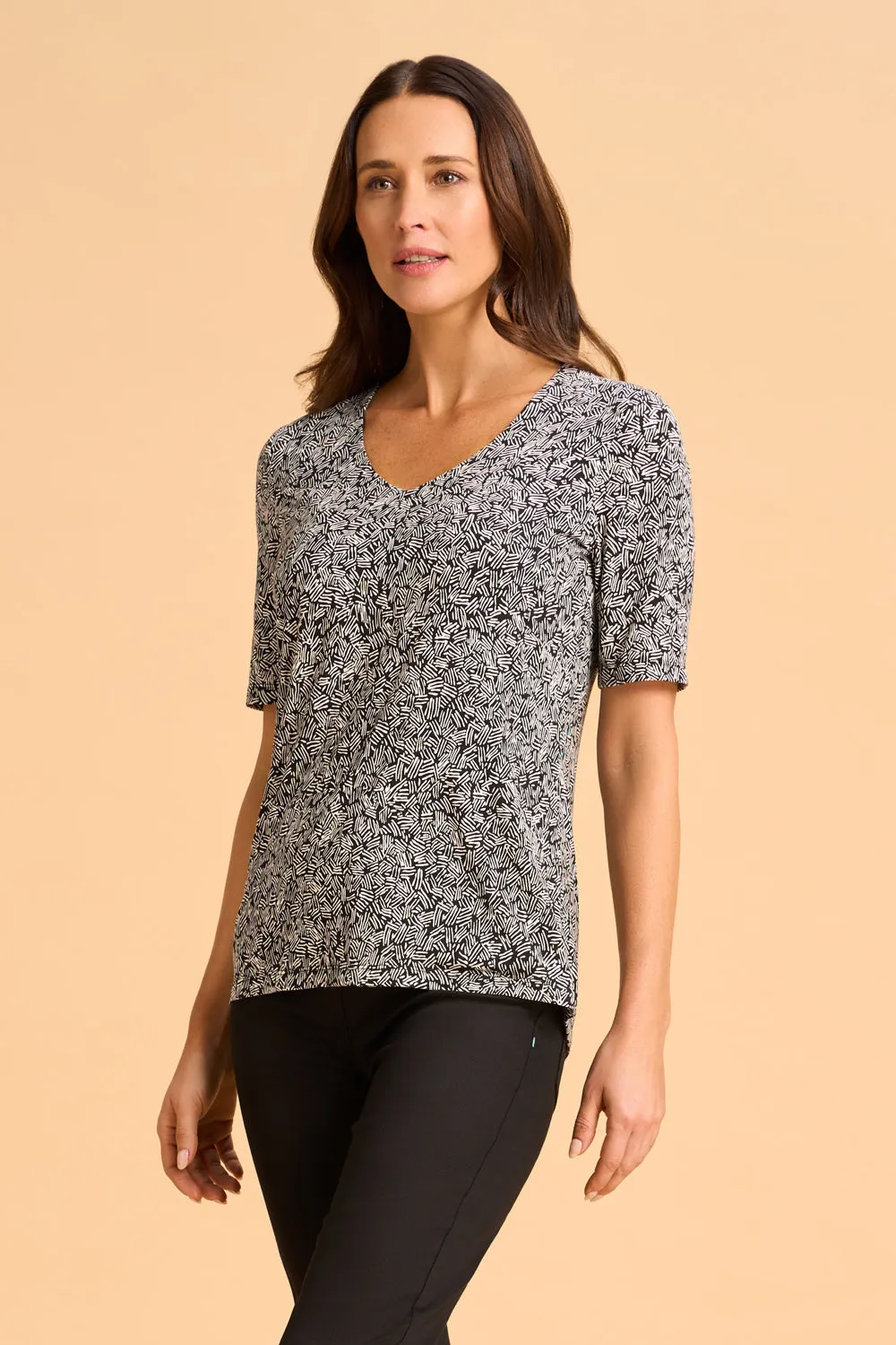 1/2 Sleeve V-Neck Tee - Stroke Print